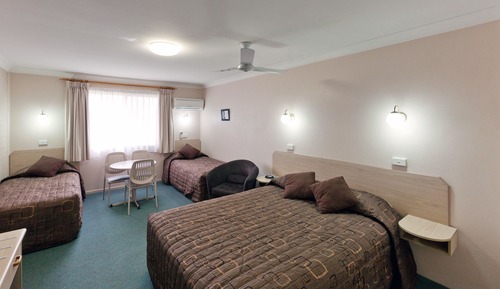 Standard Suite, 1 Bedroom, Non Smoking (4 PERSON TRIPLE ROOM)