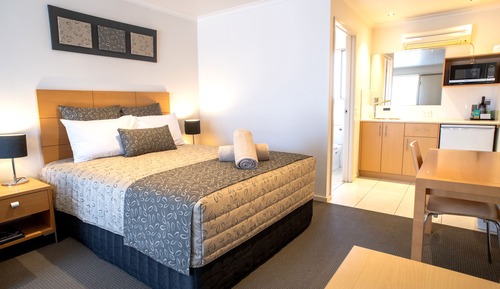Executive Room, 1 Queen Bed, Non Smoking, Kitchenette