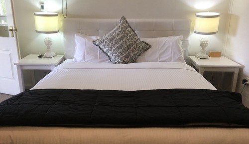 Peninsula Balcony Suite