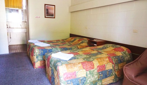 Family Room, Non Smoking (1 Queen  & 2 single beds.)