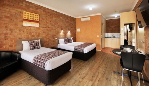 Motel Suite