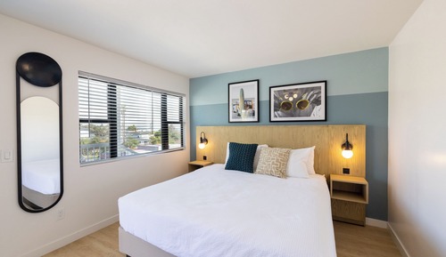 Standard Room, 1 King Bed
