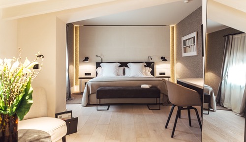 Junior Suite (Singular)