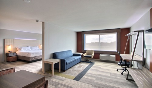 Suite, 1 King Bed, Accessible (Communications)