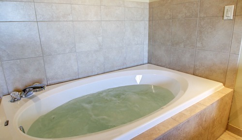 King Whirlpool Suite Non-Smoking