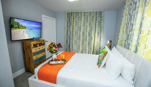 One Bedroom Queen Suite