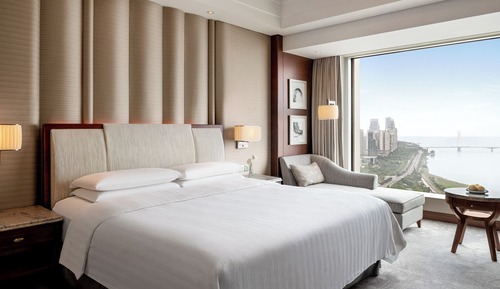 Deluxe Room, 1 King Bed, River View