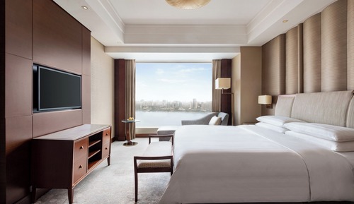 Executive Suite, 1 King Bed, River View