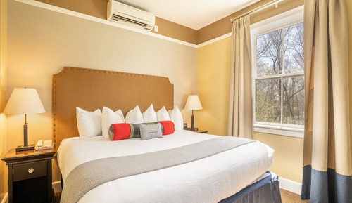 King Suite with Balcony - Disability Access