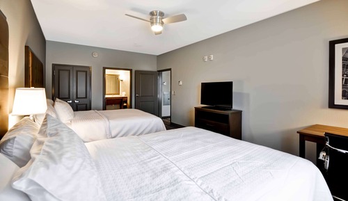 Suite, 2 Queen Beds, Accessible, Bathtub