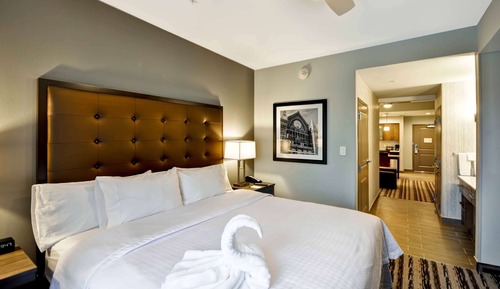 Suite, 1 King Bed, Accessible, Bathtub