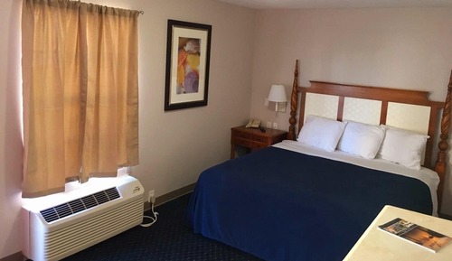 Economy Single Room, 1 King Bed, Kitchenette (Non-Smoking)