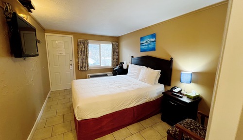 Economy Room, 1 Queen Bed