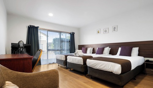 Triple Room with Free Airport Shuttle