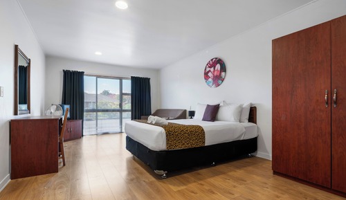 Family Room with Free Airport Shuttle