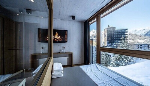 Superior Chalet, 3 Bedrooms, Sauna, Mountain View