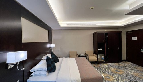 Superior Room, 1 King Bed