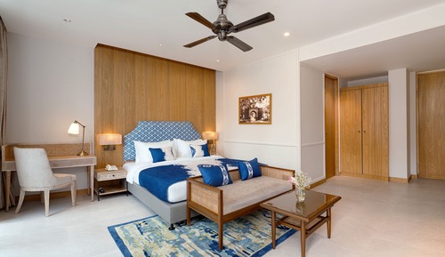 Junior Suite King Bed - City View