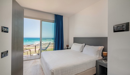 Standard Room (Front Sea View)