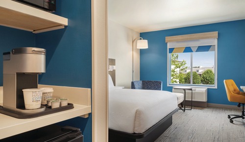 Suite, 1 King Bed, Accessible (Communications)