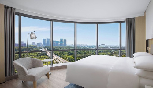 Executive Suite, 1 King Bed, Non Smoking, City View