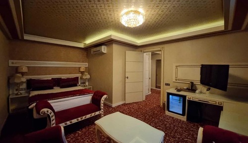 Deluxe Suite
