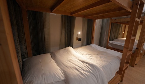 Shared Dormitory, Women only