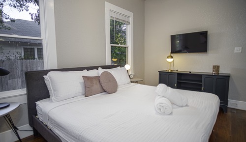 House (2 Bedrooms)
