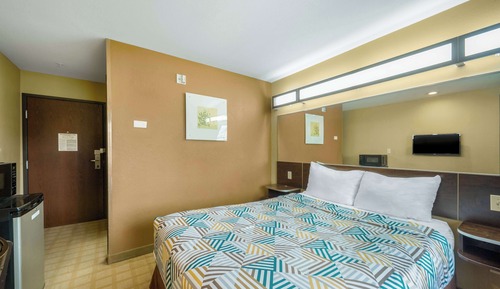 Standard Room, 1 Queen Bed, Non Smoking