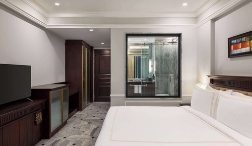 Executive Suite, Pool View