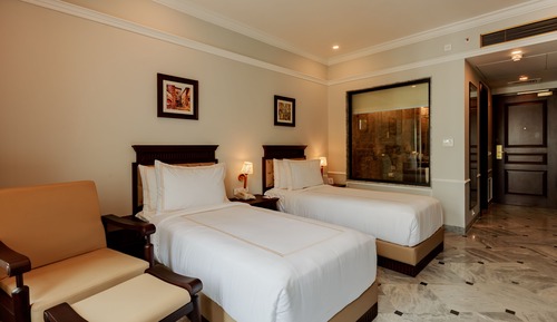 Deluxe Room, 2 Twin Beds, Pool View