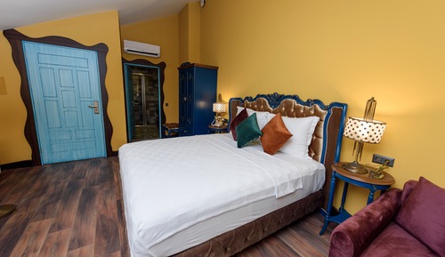 Executive Room, 1 Queen Bed, Non Smoking, Mountain View