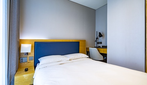 Run of House / Randomly Assigned Room