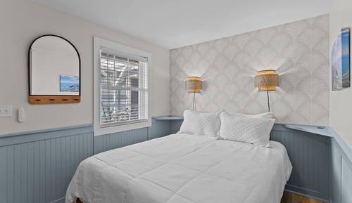 Standard Single Room, 1 Queen Bed, Refrigerator & Microwave