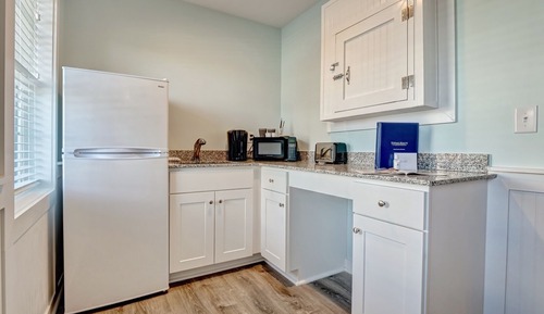 Standard Studio, 2 Queen Beds, Kitchenette