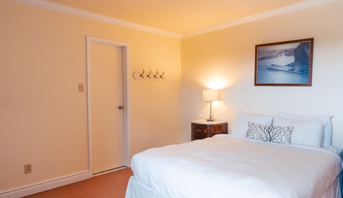 Room 221 Ski in/out