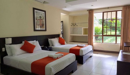 Family Cabin, 2 Double Beds, Hot Tub, Garden View