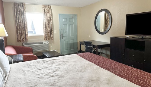 Room, 1 King Bed, Smoking