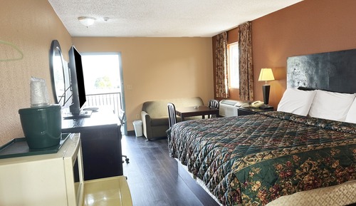 Suite, 1 King Bed, Smoking