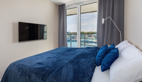 Apartment (4.4)