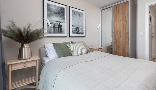 Apartment (2.4)