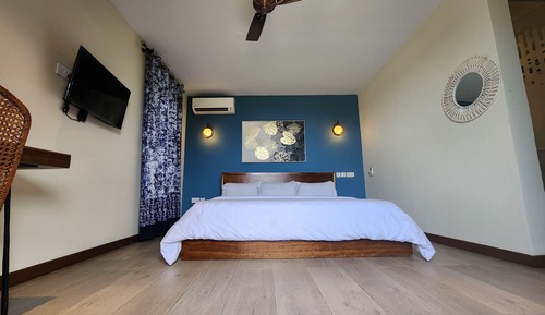 Deluxe Room, 1 Queen Bed, Garden View, Garden Area