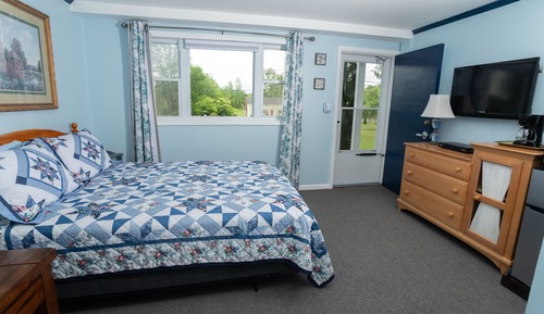 Deluxe Room (No Pets)