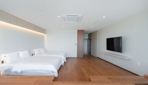 Premier Double Room, 2 Double Beds, Non Smoking, Pool View