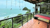 Honeymoon Suite, Sea View