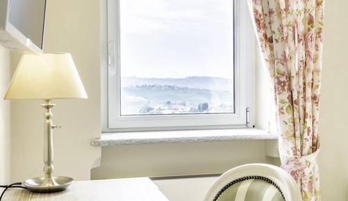 Suite, 1 Queen Bed, Hill View, Tower