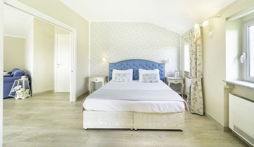 Superior Suite, 1 Queen Bed, Private Bathroom, Tower