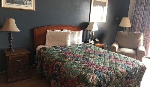Standard Room, 1 Queen Bed, Lake View