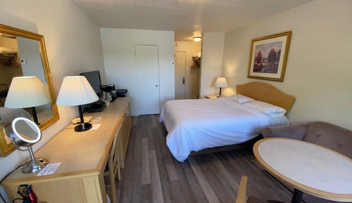 Standard Room, 1 Queen Bed, River View