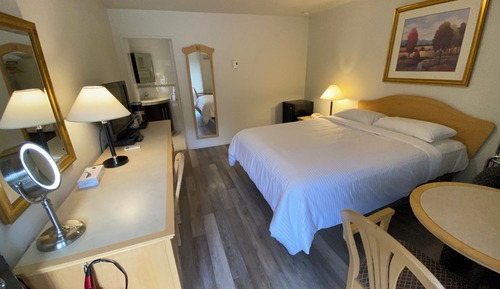 Basic Room, 1 Queen Bed